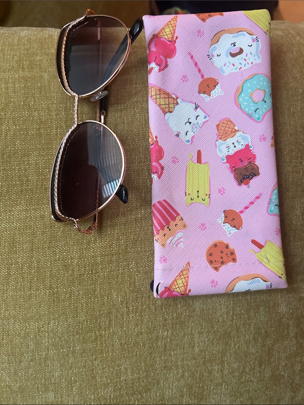 Women  Pink Dessert-Print Sunglasses Sleeve